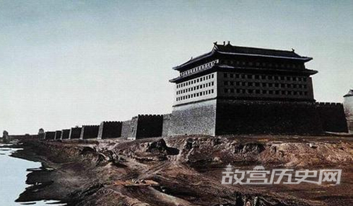 清朝灭亡后故宫面临了两次拆除危机