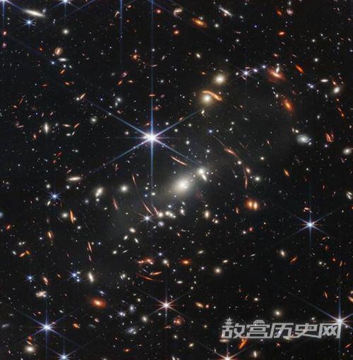 韦伯望远镜首张星系团全彩图像